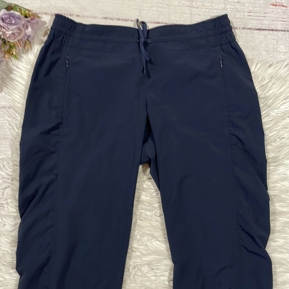 Athleta La Viva Capris Pants Ruched Leg Cropped Pant Active Fit Size 2 - Picture 7 of 11